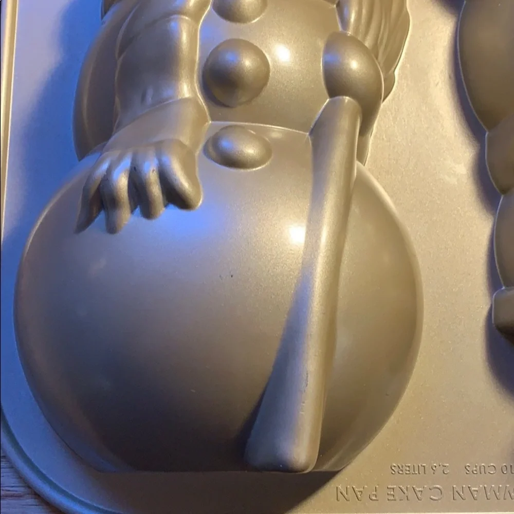 Nordic Ware Snowman Cake Pan EUC Merry Christmas! Happy Holiday!